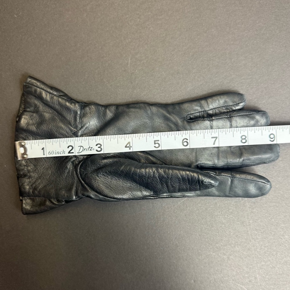 Ruffle and leather dots black leather gloves sz 7 Renee’s New York - Picture 8 of 8